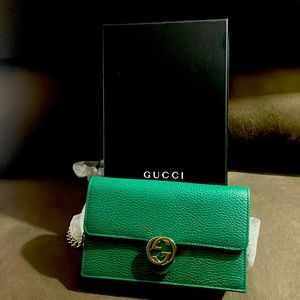 Beautiful green Gucci purse brand new never worn gorgeous to dress up or down